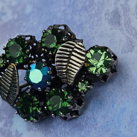 Vintage Made In Austria Green Blue Crystal Rhinestone Silver Leaf Brooch Pin - Picture 3 of 6